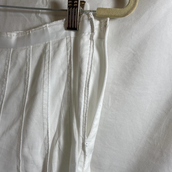 Nue Options Essentials Woman's White Pleated Knee Length Skirt Sz 4 - Picture 3 of 5